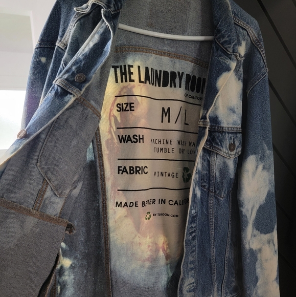 ACID WASH! The Laundry Room Jean jacket - Picture 2 of 3